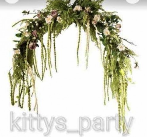 flower-garland-for-hire-big-0