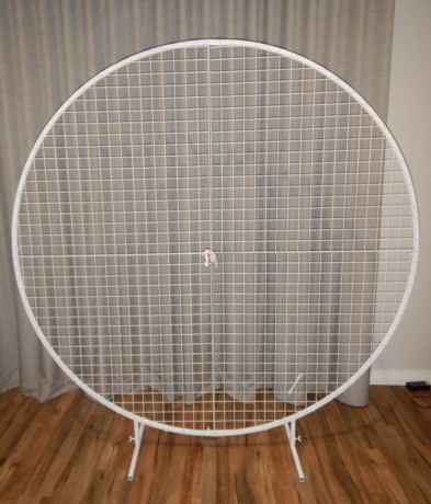 wire-mesh-flower-balloon-circle-hire-big-0