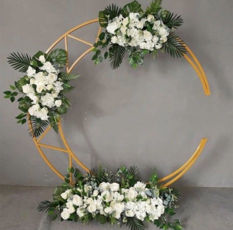 white-and-gold-arbor-moon-back-drop-frame-2-m-height-big-3