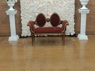 Flowers wall & love seat