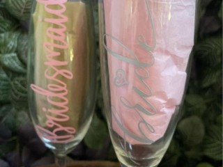 Personalised champagne / wine glasses - your choice of colours, font and word