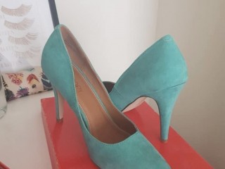 NEARLY NEW HEELS