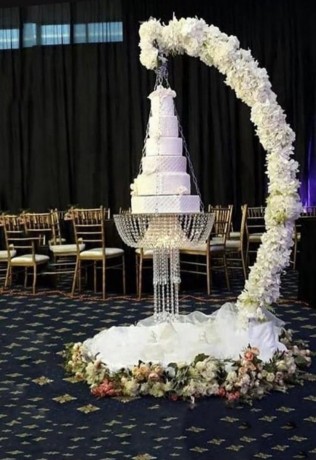 luxurious-cake-stand-for-hire-big-0