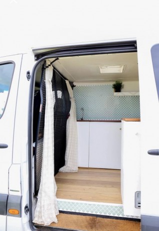 hire-van-halen-the-mercedes-sprinter-campervan-big-3