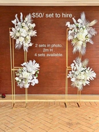 2m-gold-stand-event-backdrop-including-flowers-big-1