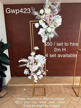 2m-gold-stand-event-backdrop-including-flowers-big-0