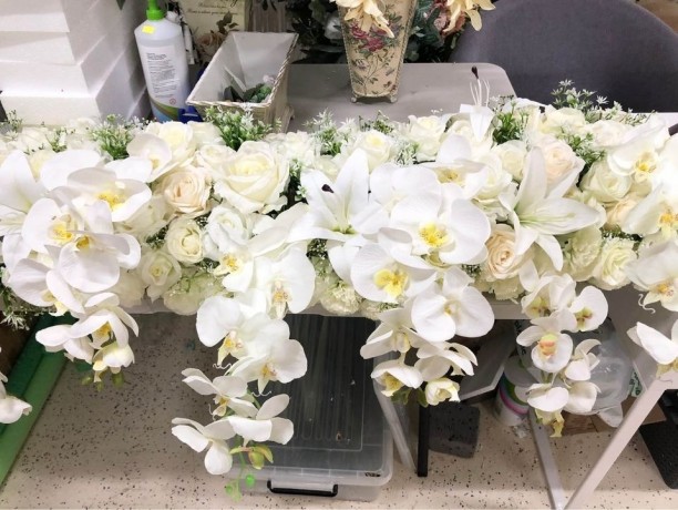 white-floral-garland-bridal-table-centrepiece-white-floral-arbour-aisle-flower-runner-big-1