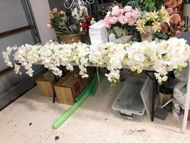 white-floral-garland-bridal-table-centrepiece-white-floral-arbour-aisle-flower-runner-big-2