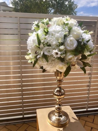 gold-chromium-vase-with-flower-for-h-i-r-e-wedding-centrepiece-big-2