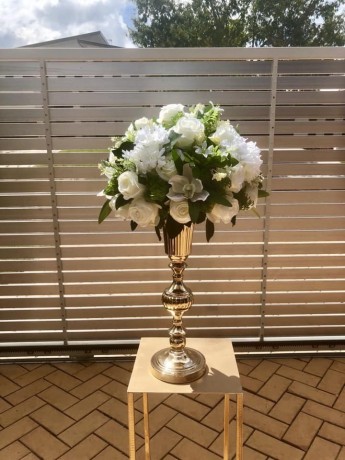 gold-chromium-vase-with-flower-for-h-i-r-e-wedding-centrepiece-big-1