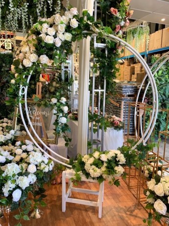 circle-floral-backdrop-15m-diameter-2m-tall-100-hire-fee-hire-only-big-0