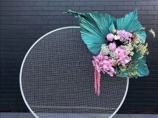 ROUND WHITE MESH BACKDROP