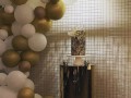 gold-backdrop-plinth-small-0