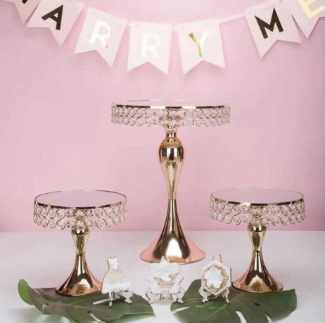 luxurious-cake-stand-set-for-hire-big-1