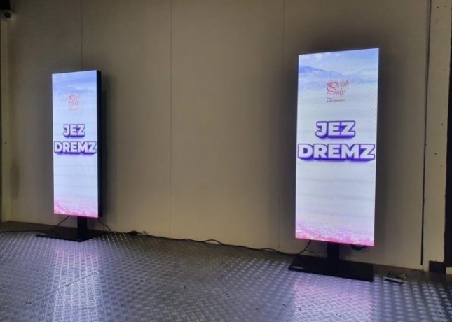 led-advertising-screen-for-hire-great-for-events-big-1